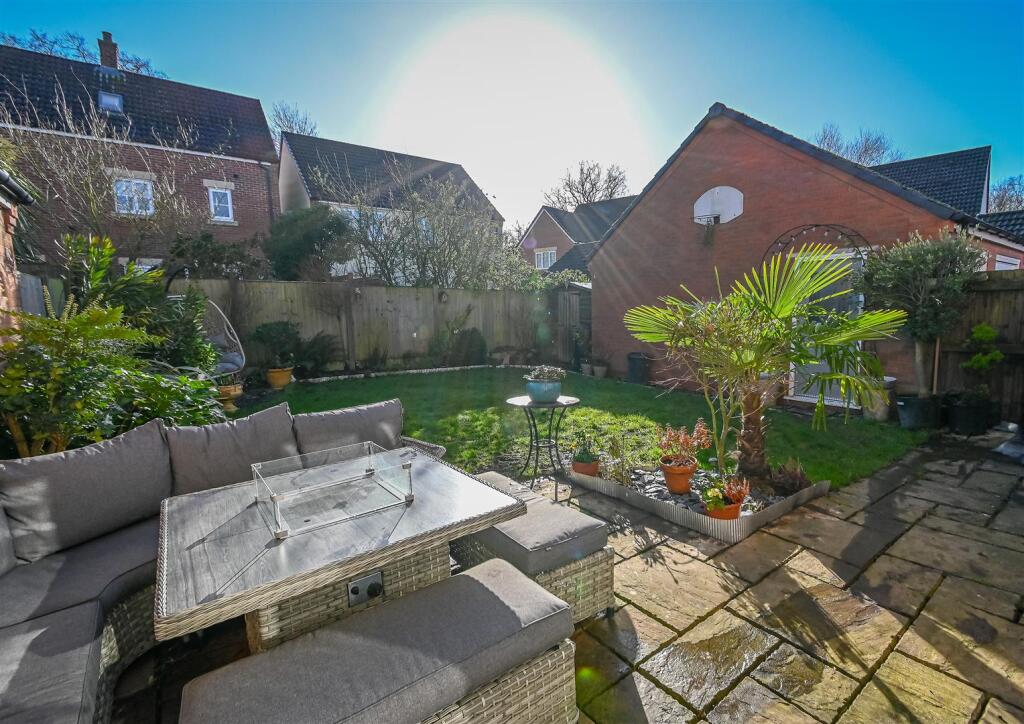 38 Hazledine Way, Bridgnorth photo 3