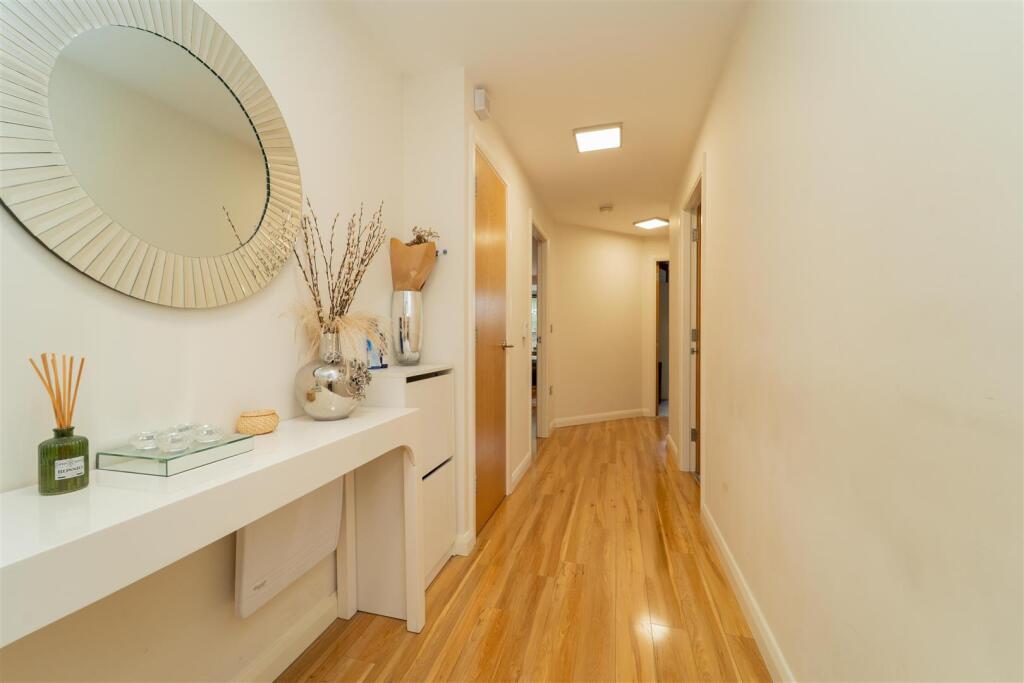 Apartment in Manchester, Greater Manchester - View 4