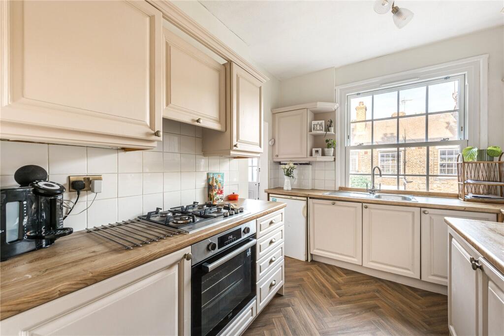 Apartment in London - View 5