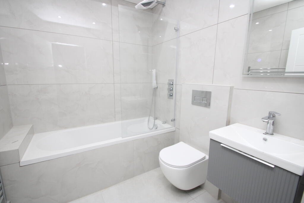 House in Croydon - View 4