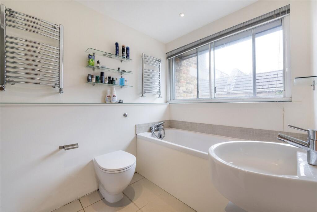3 bedroom mews property for rent