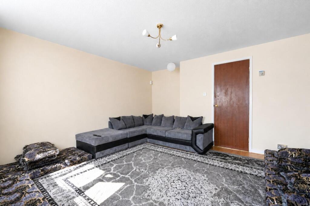 Apartment in Southall - More
