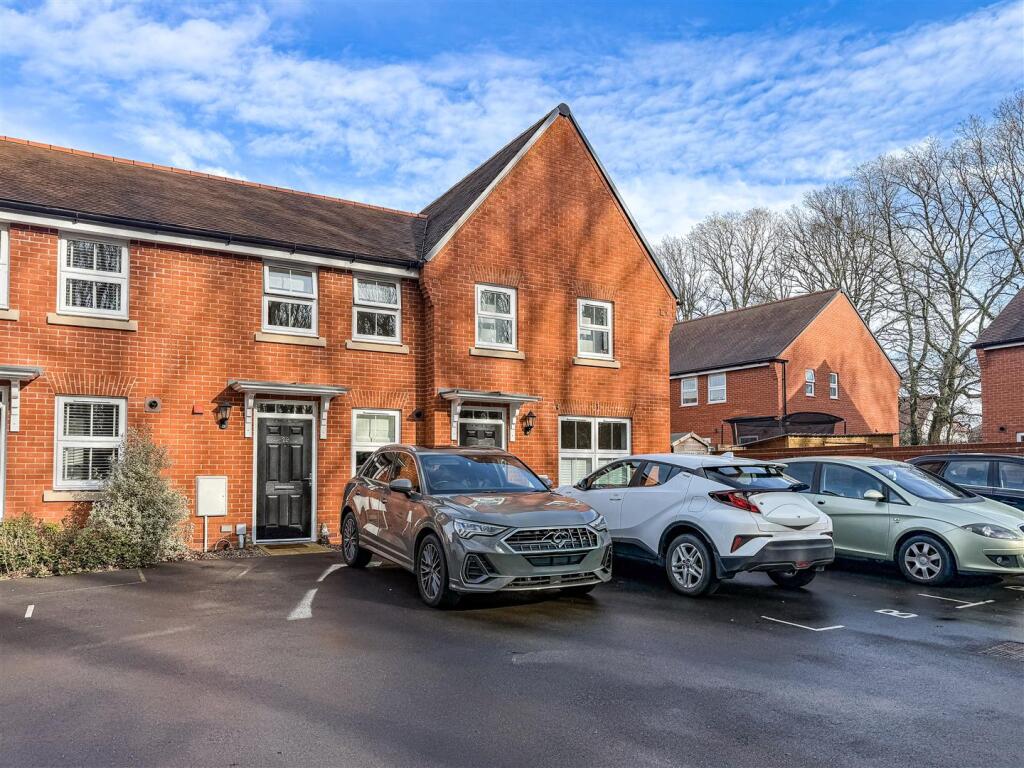 Main image of property: Tanners Broke Close, Southampton