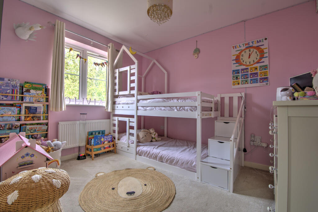House in Eastleigh, Fair Oak and Horton Heath - More