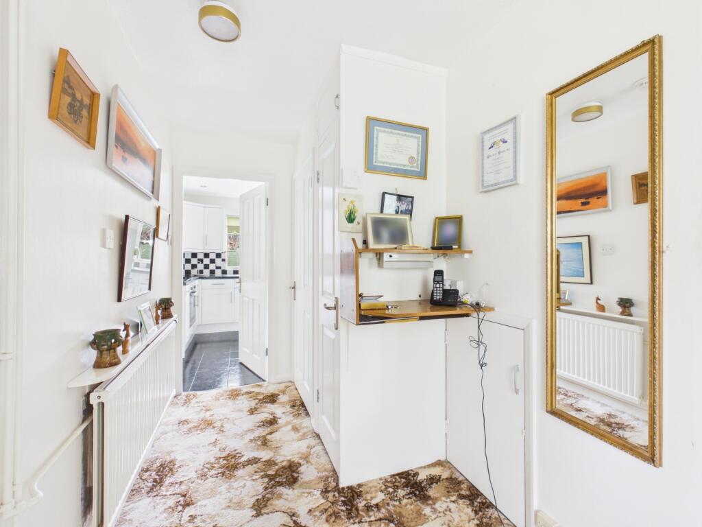 House in Haywards Heath, Balcombe - More
