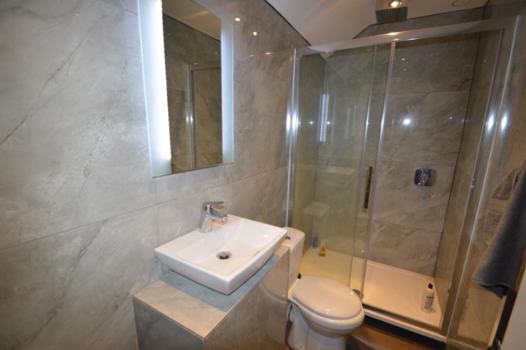 6 bedroom terraced house for rent