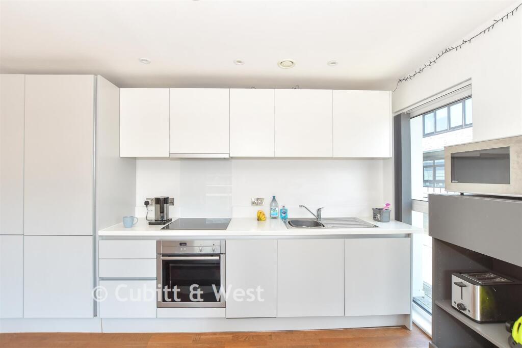 Apartment in Horsham, New Town - View 3