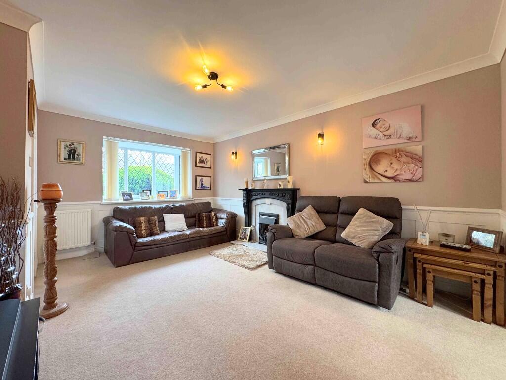 24 Grange Heights, Southowram, HX3 9RL - View 6