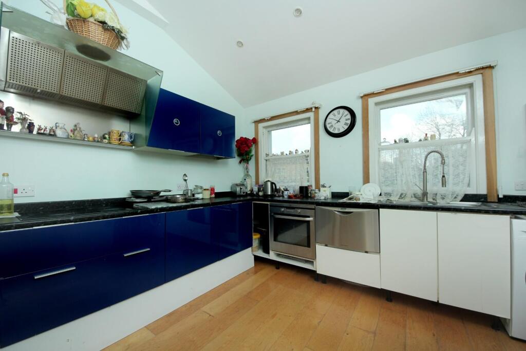 Apartment in London - View 3
