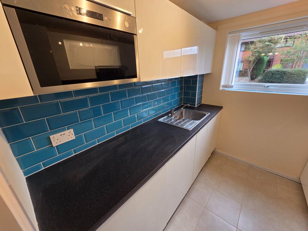 Apartment in Milton Keynes, Emerson Valley, Shenley Brook End - View 5