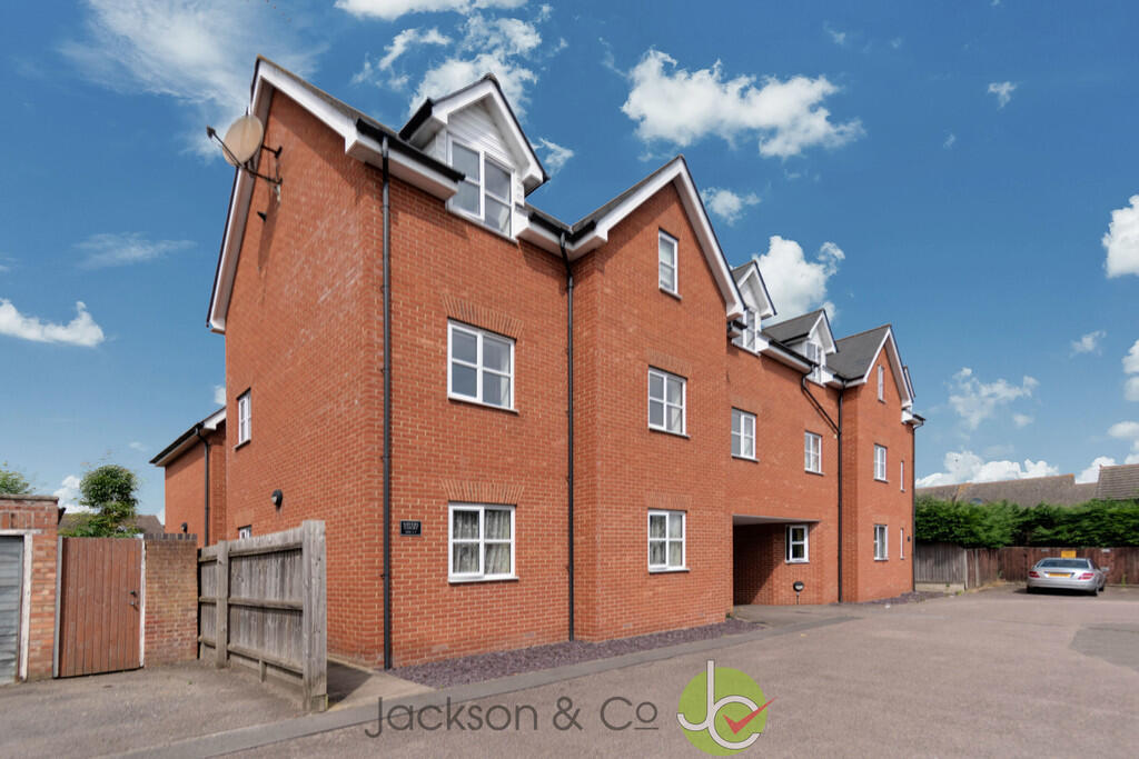 2-bed flat on King Coel Road, Lexden, Colchester, £150,000