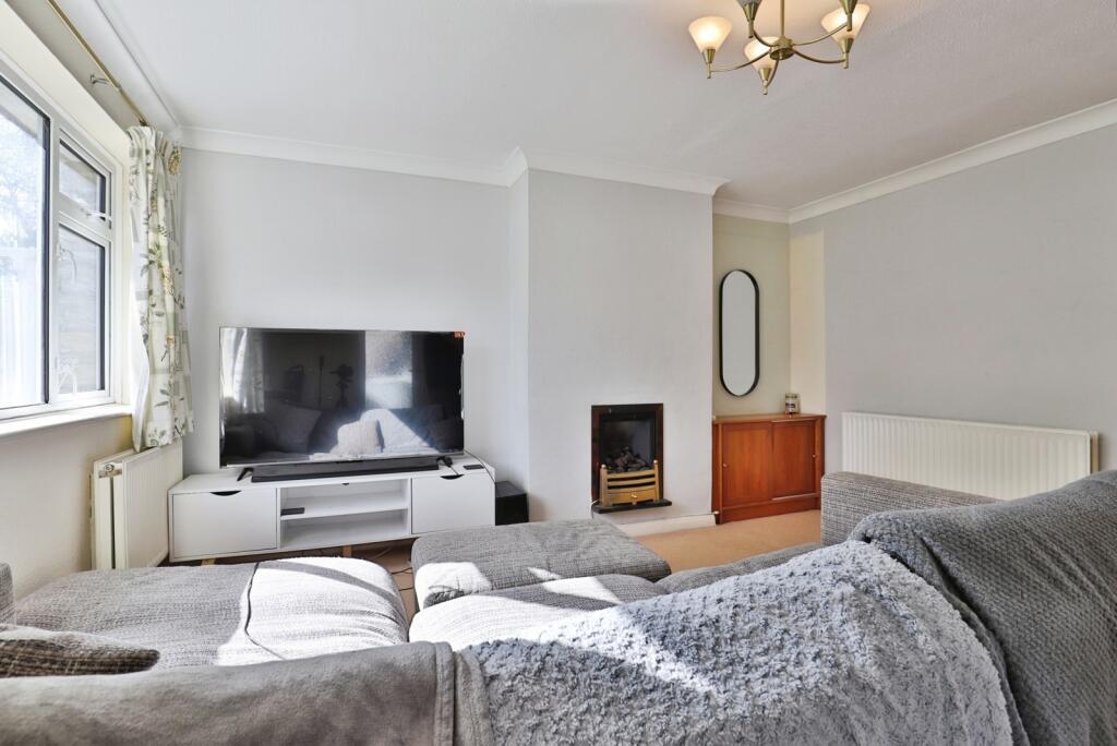 Chichester Road, Ringwood, Hampshire, BH24 photo 2