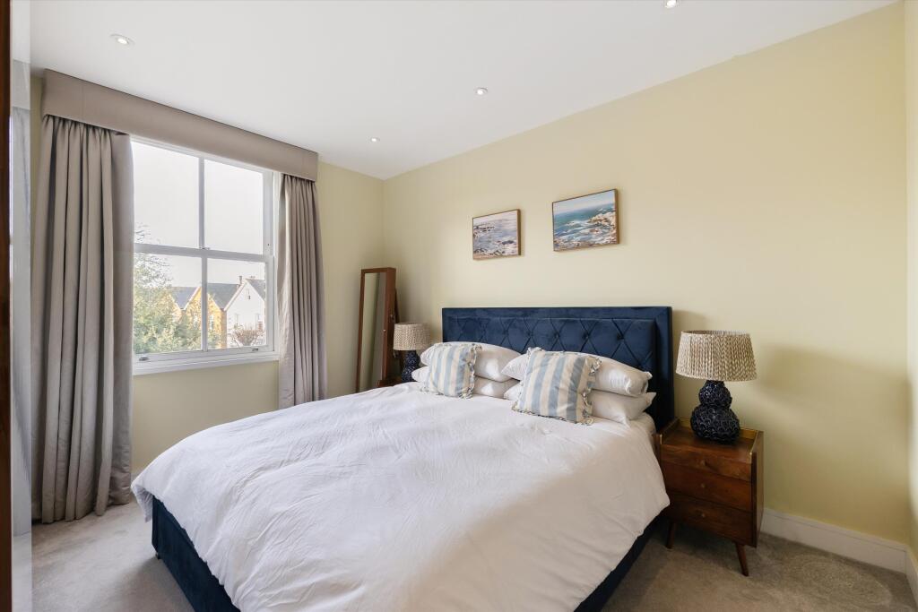 Apartment in Twickenham - More