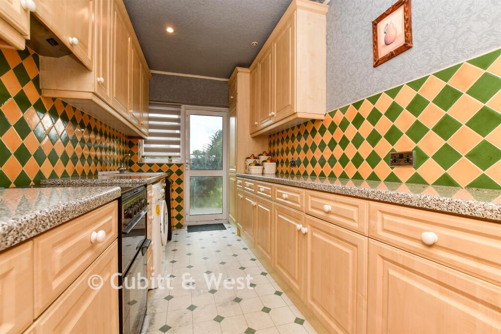 House in London, Beddington - View 4