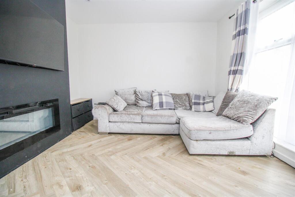 House in Harlow, Brays Grove - View 4