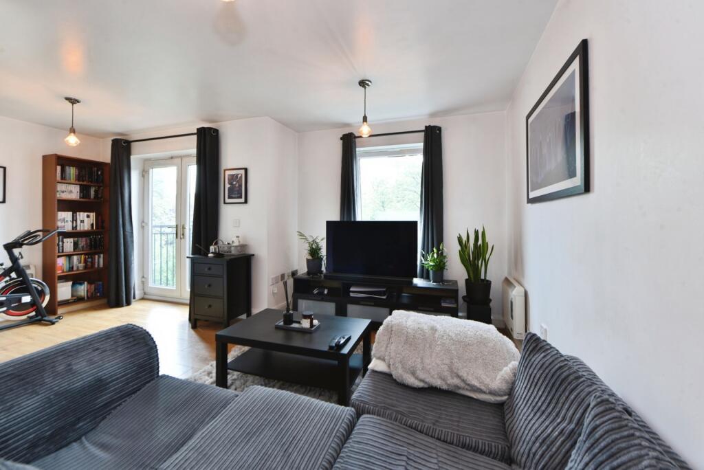 Apartment in Manchester, Whalley Range - View 3