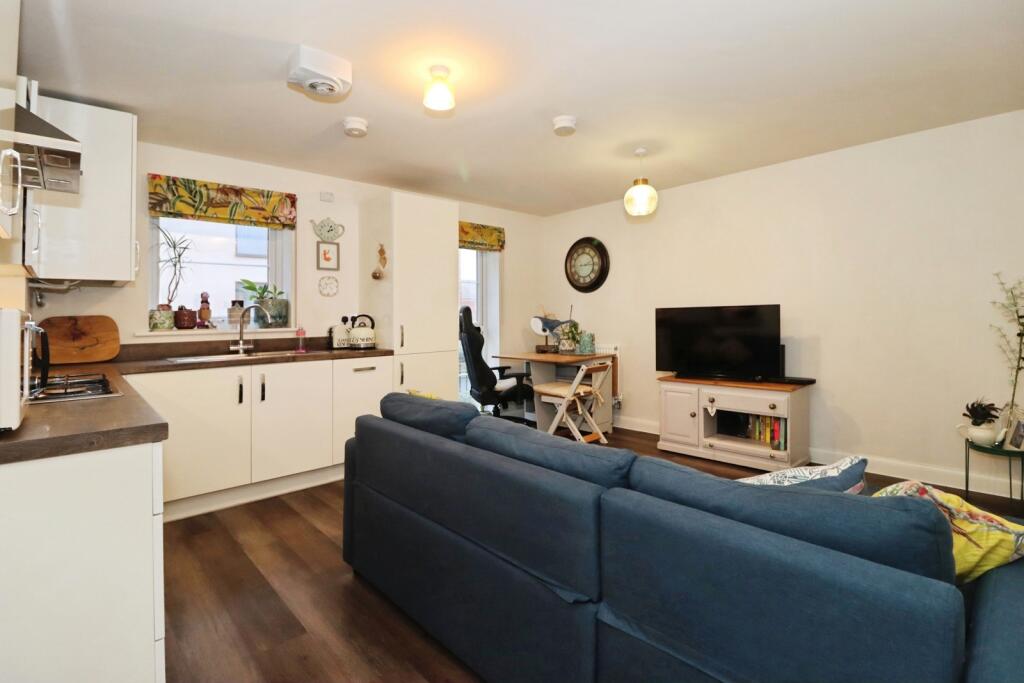 Clark Drive, Yate, Bristol, BS37 photo 2