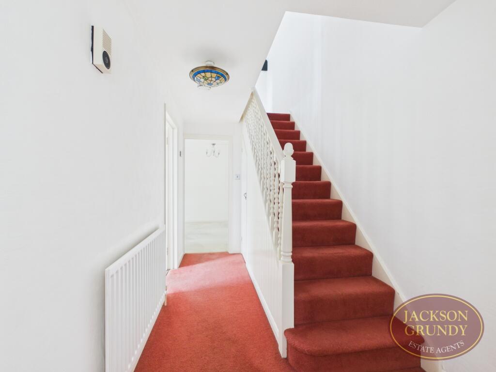 House in Ravensthorpe - More