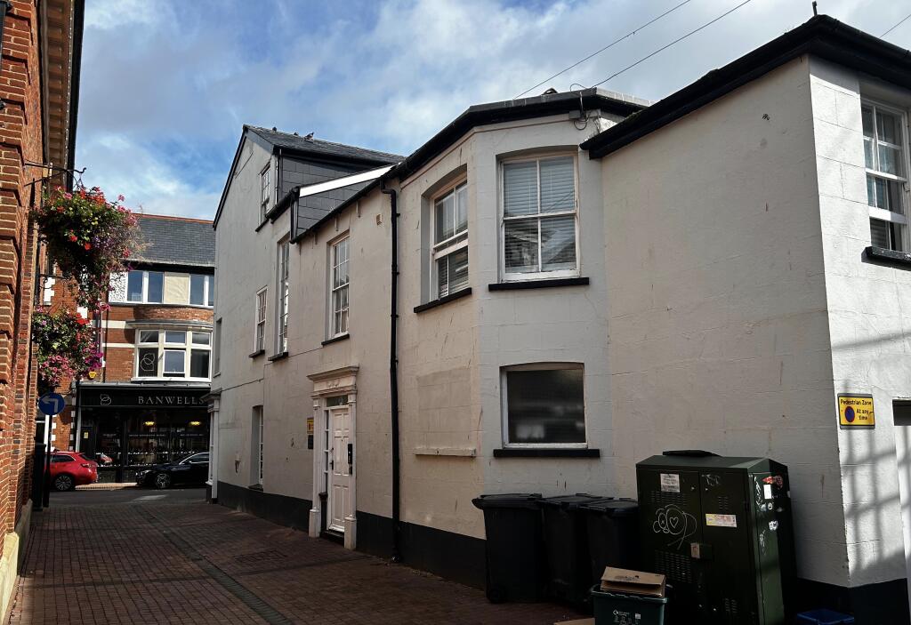 Entrance to flats 1-3
