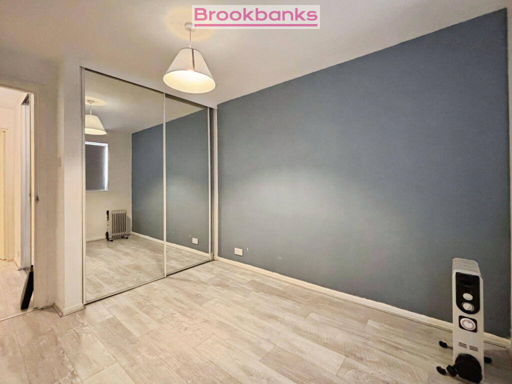 Apartment in Dartford, Kent - More