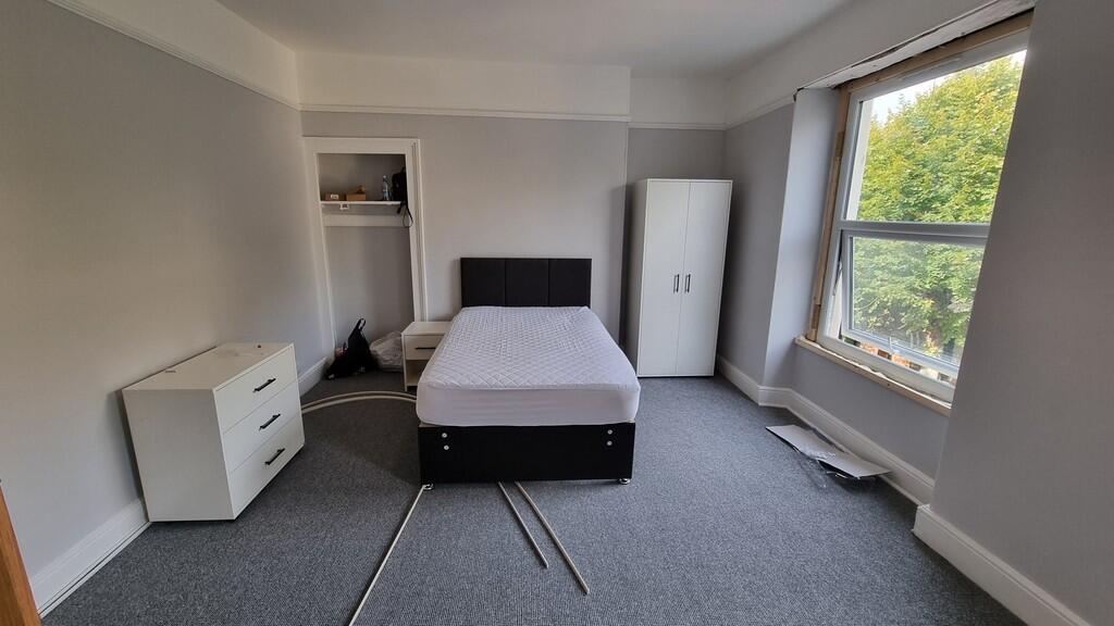 Trematon Terrace, Mutley, Plymouth. 5 bed centrally located HMO, let to professionals. photo 4