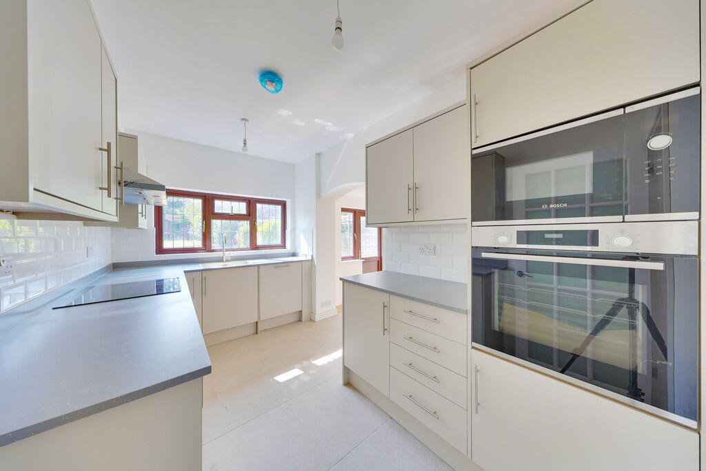House in Bromley - View 3