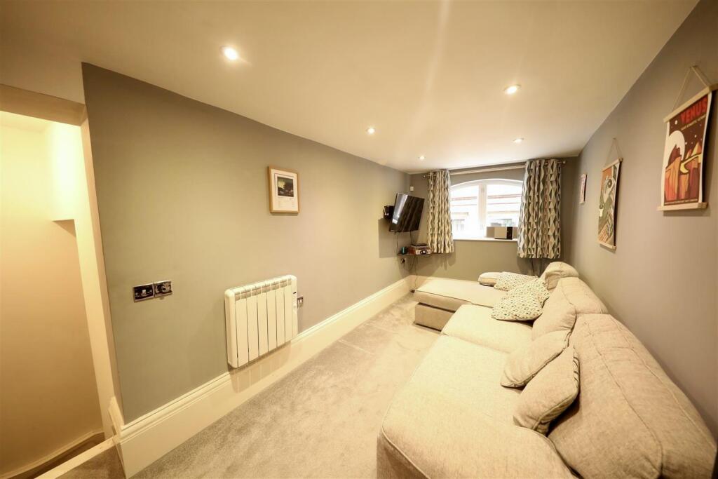 Apartment in Hull, Garrison Side, Old Town - View 4