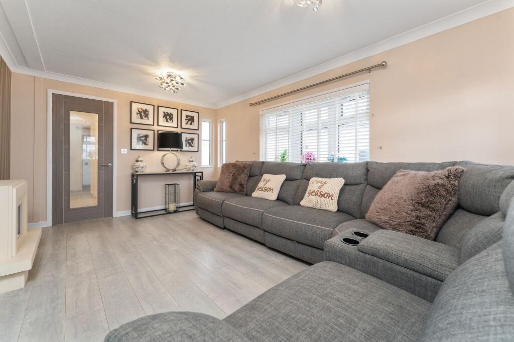 Cherry Wood Crescent, Stepps, G33 photo 4