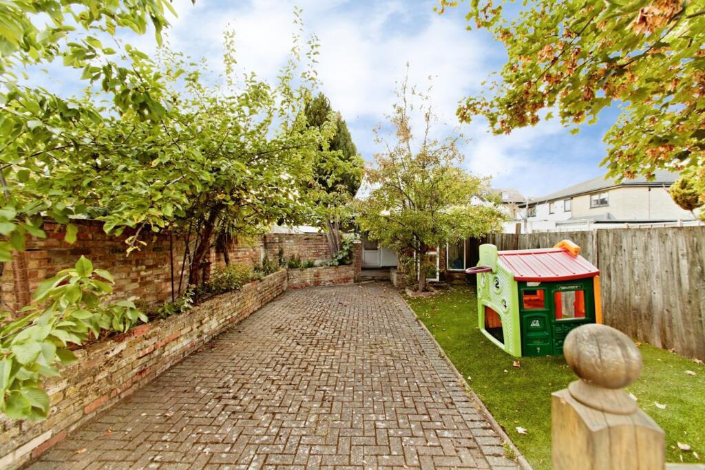 House in Croydon - View 5