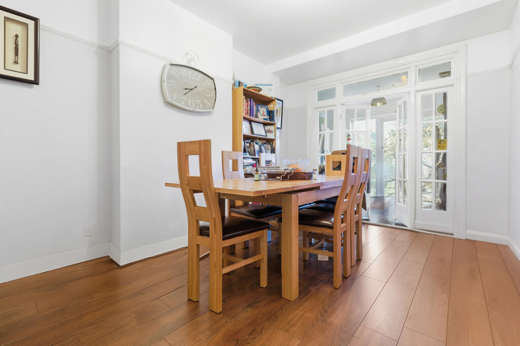 House in London, Hale End - View 4