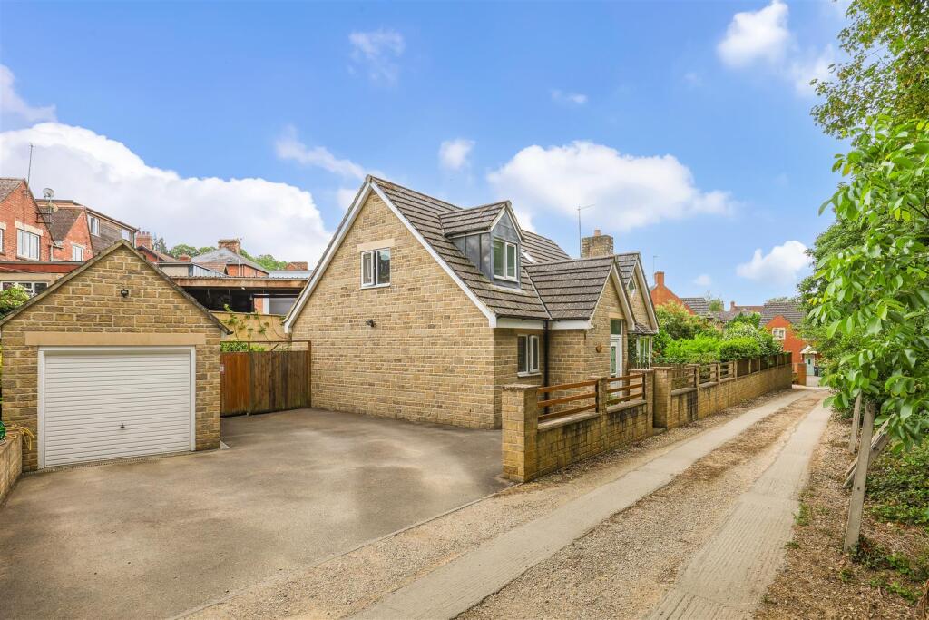 Main image of property: Bath Road, Stroud