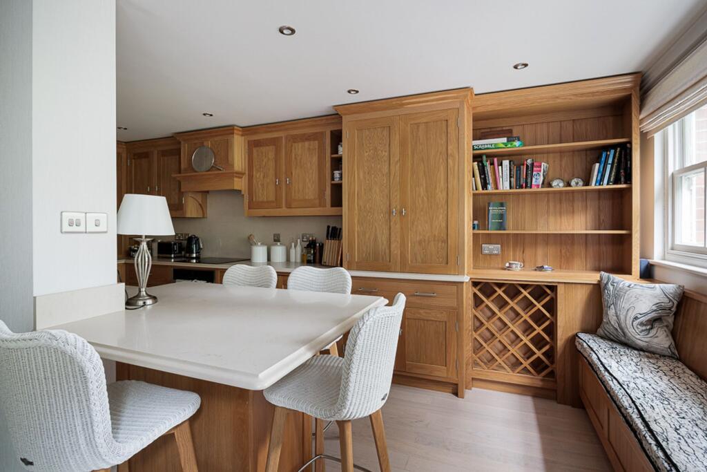 Apartment in Knutsford, Cheshire East - More