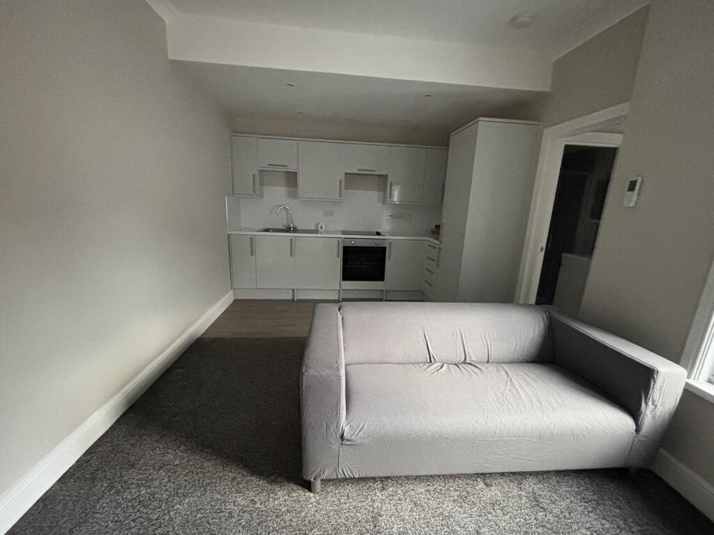 Apartment in Southampton - View 4