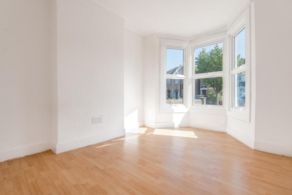 Apartment in Bromley - More