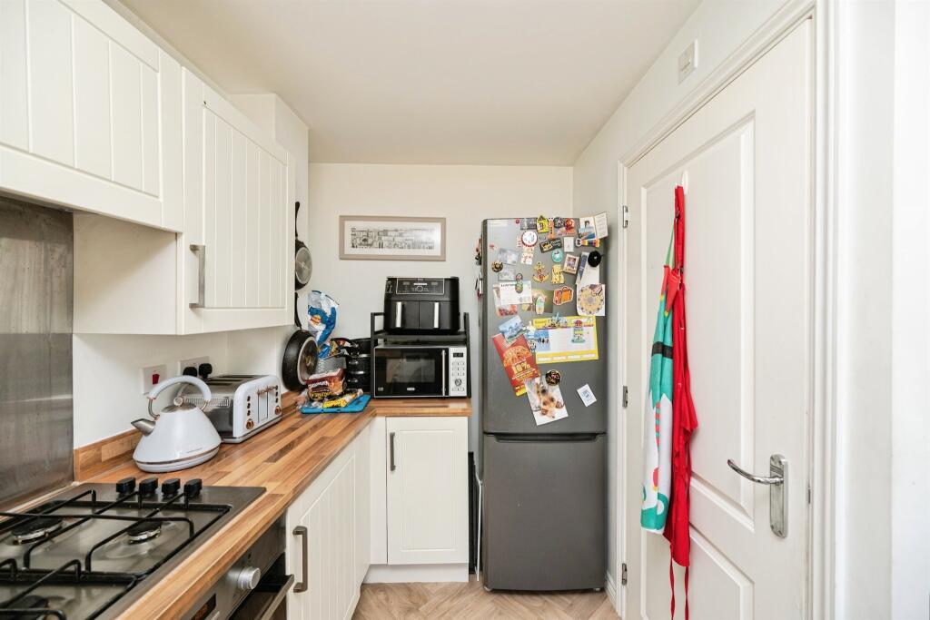 Braybrook Crescent, WEST BROMWICH photo 4