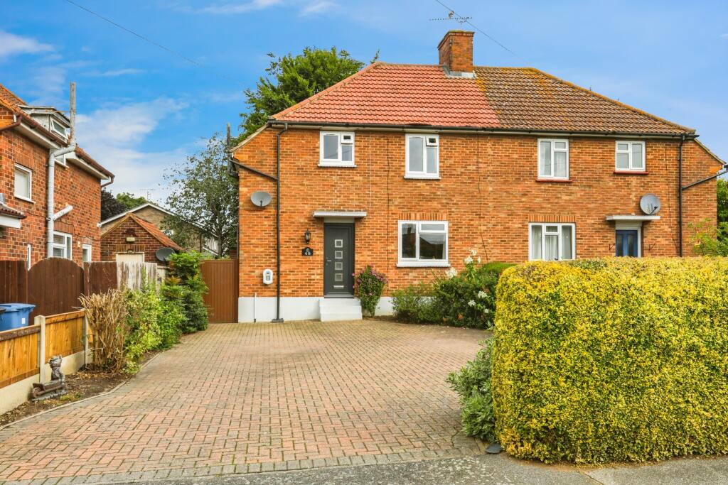 3-bed semi-detached on Bradfield Crescent, Ipswich, IP7, £325,000