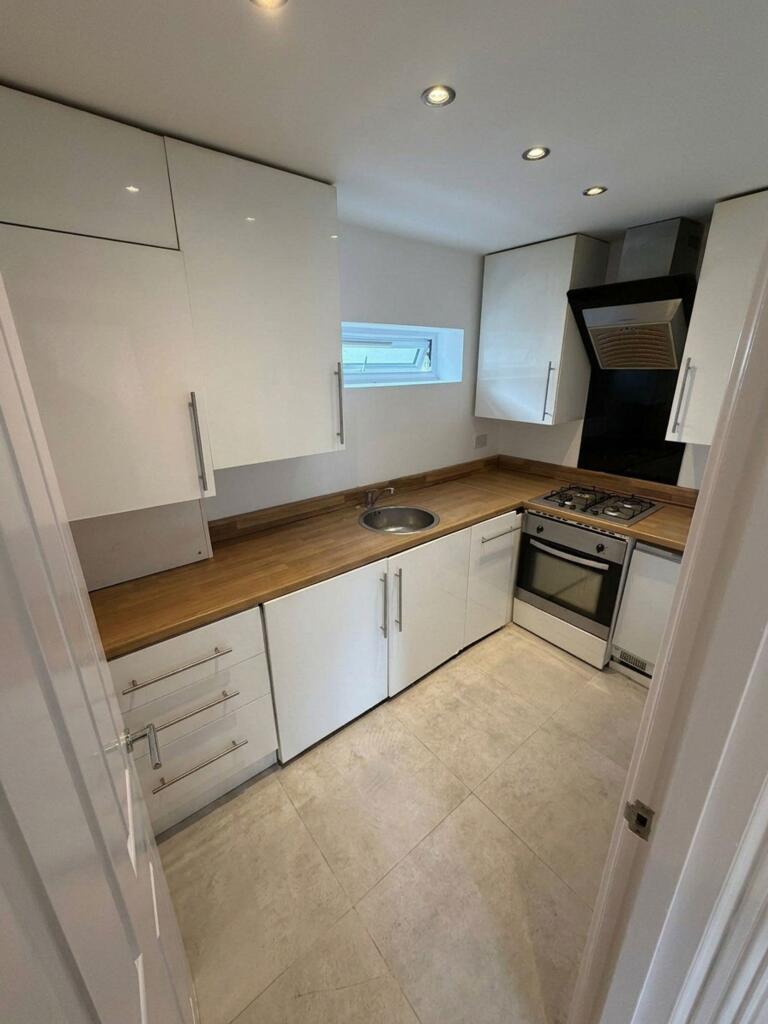 Apartment in London - View 5
