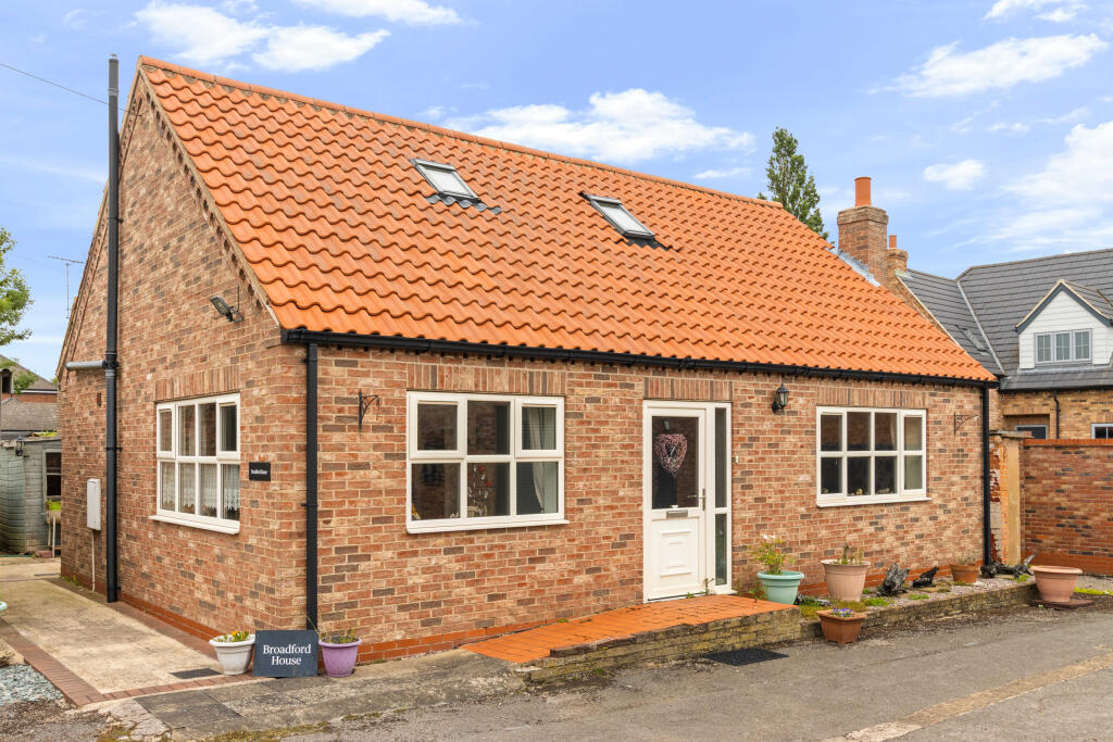 Main image of property: Broadford House, High Street, Eastoft, Lincolnshire