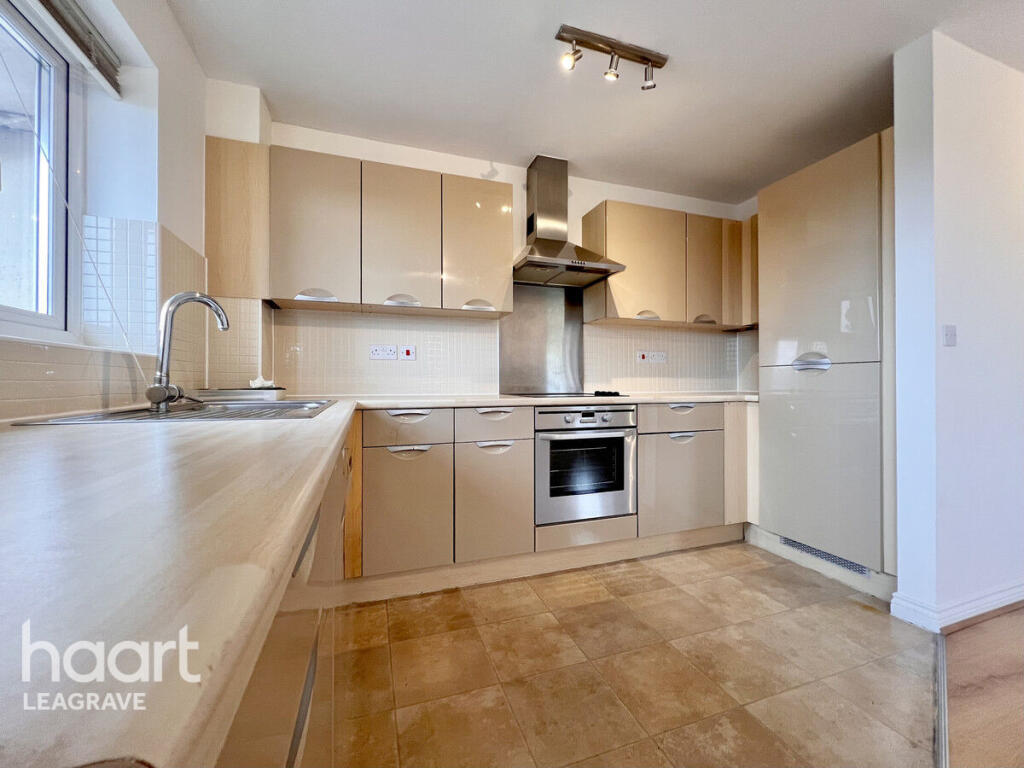Apartment in Dunstable, Central Bedfordshire - View 5