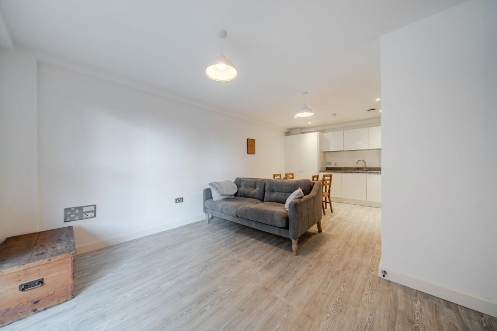Apartment in Salford, Greater Manchester - View 2