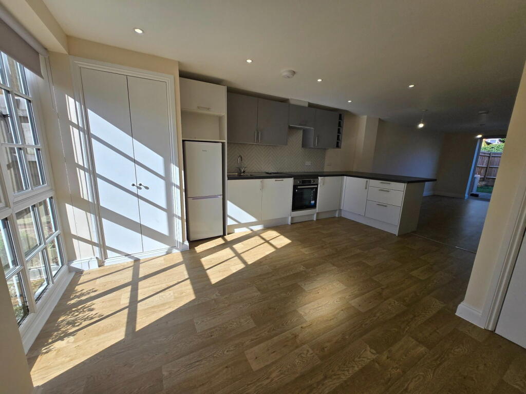 House in Twickenham - View 4
