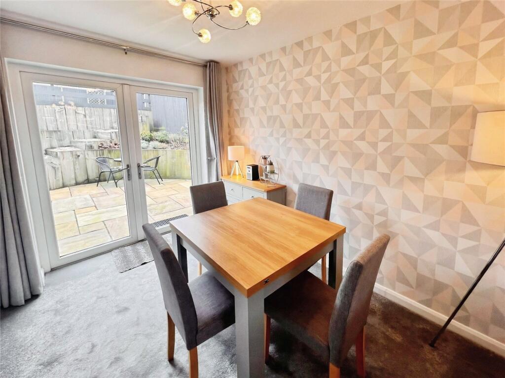 Brackenwood Road, Burton-on-Trent, Staffordshire, DE15 photo 4