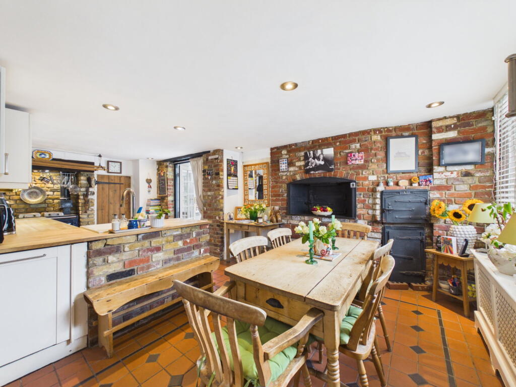 House in Cliffe, West Street - View 5