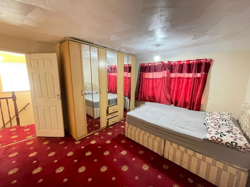 House in Hemel Hempstead - More