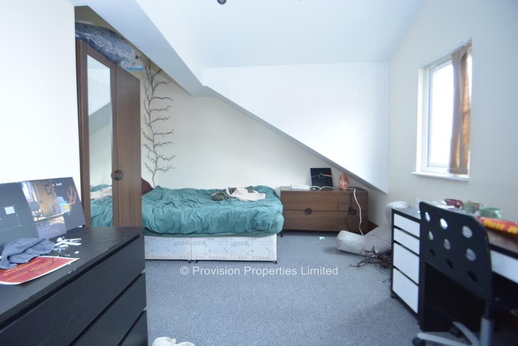 6 bedroom terraced house for rent