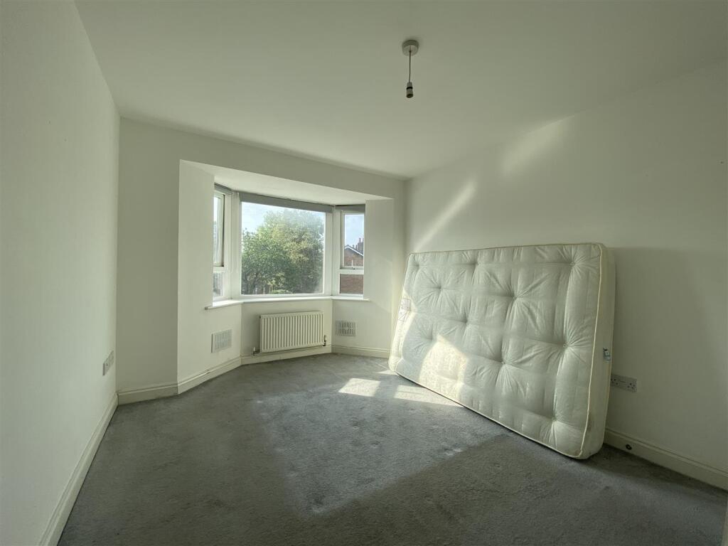 Apartment in Ilford - View 5