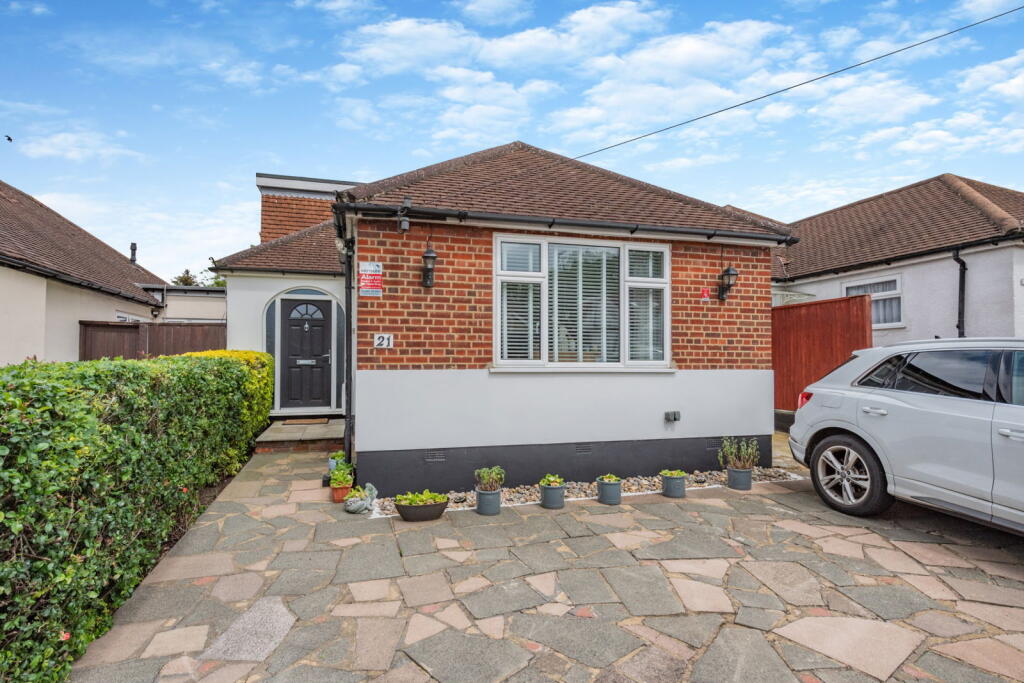 4-bed detached on Woodford Crescent, Pinner, HA5, £800,000