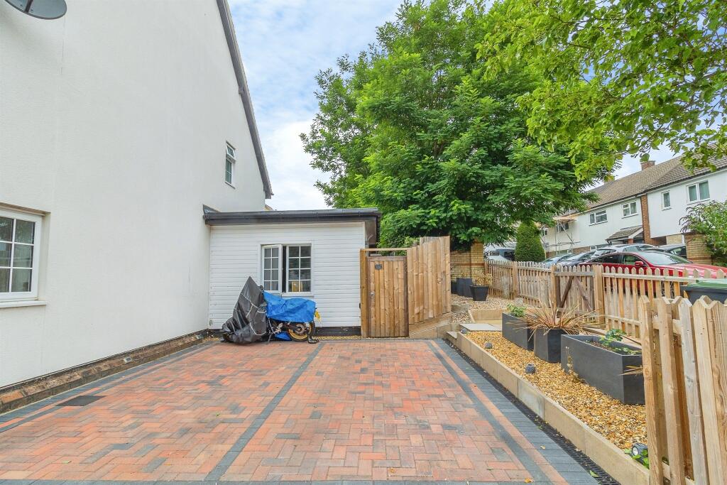 House in Silsoe, Central Bedfordshire - View 5