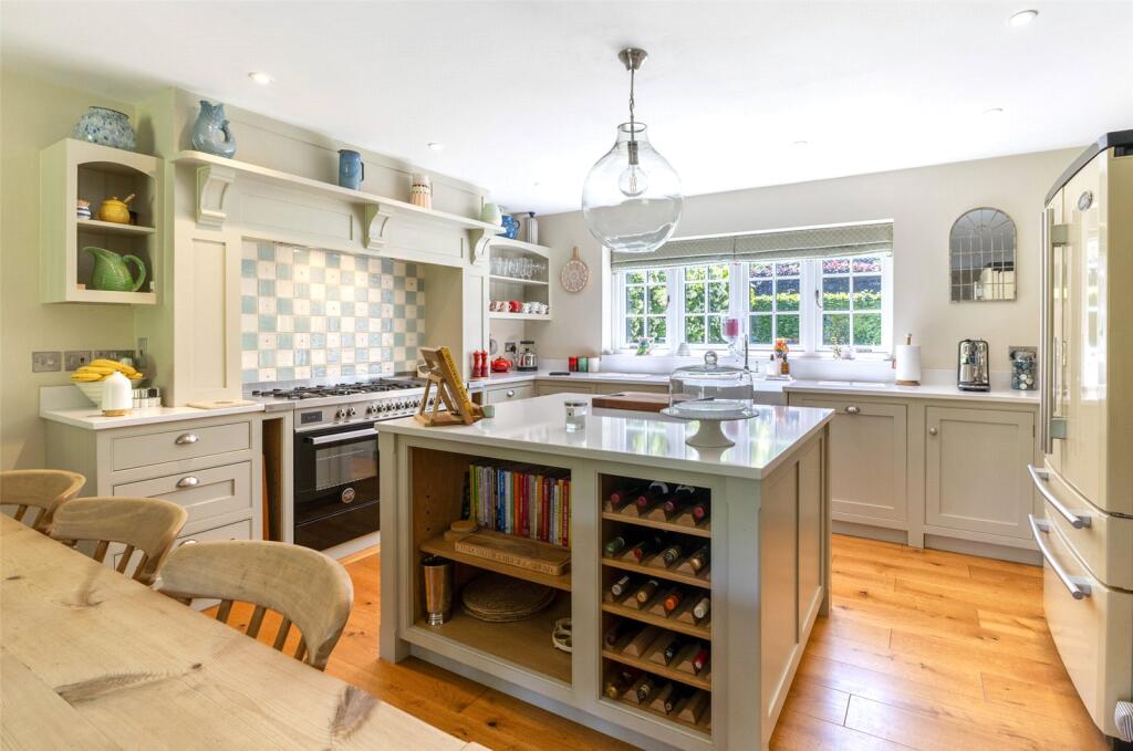 House in Horsham, West Chiltington - More