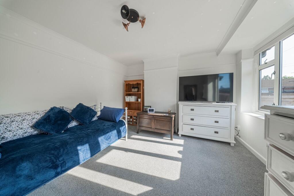 House in Haywards Heath, Franklands Village - More